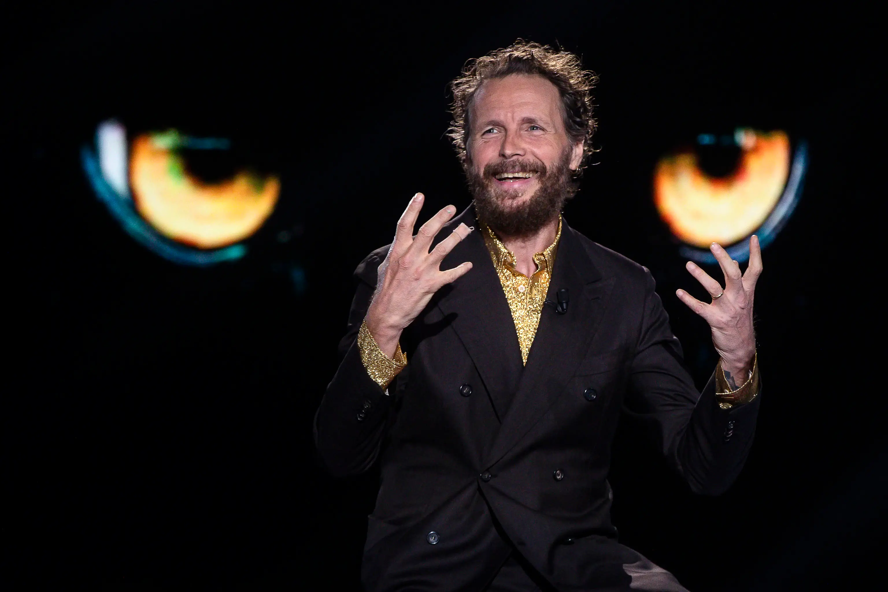 Jovanotti a Belve: successi, grandi dolori, sfide. E l’aneddoto su Berlusconi