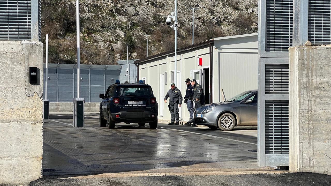 Migranti, il centro italiano in Albania (foto Imagoeconomica)