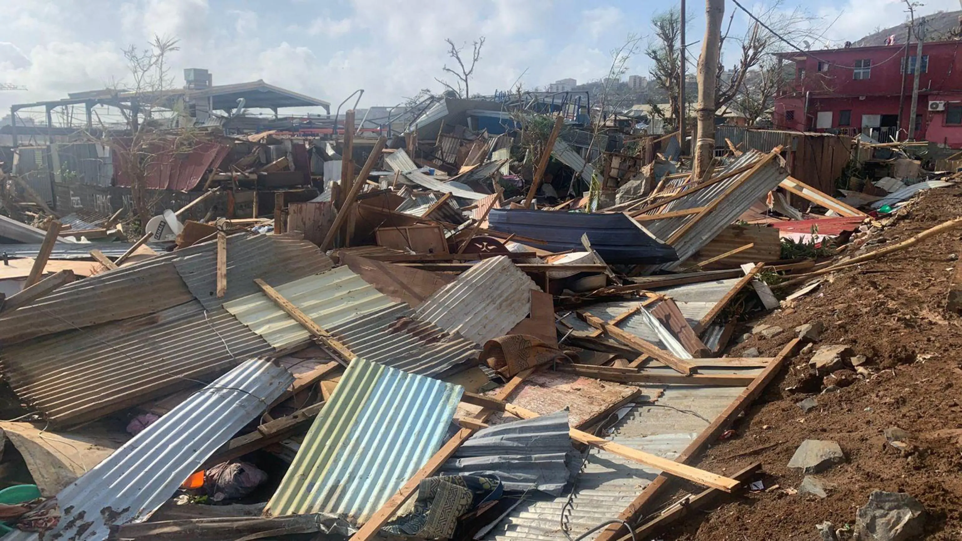 Ciclone Chido, apocalisse a Mayotte: si temono migliaia di vittime. “Moriamo di fame e sete”