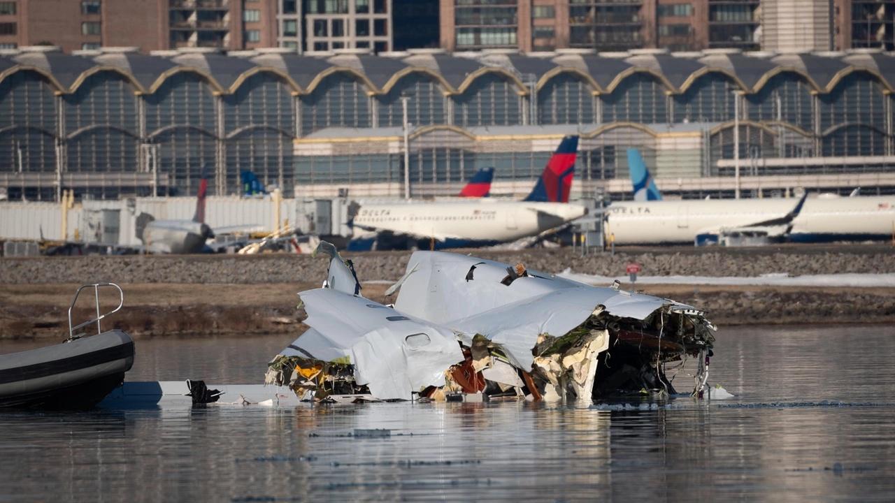 USA WASHINGTON DC AIRPLANE CRASH