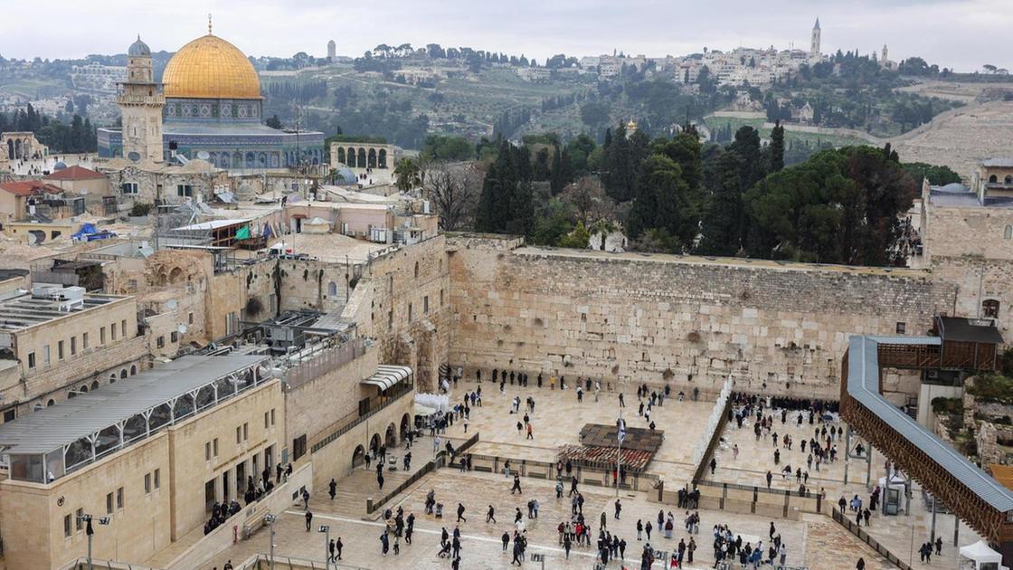 Itamar Ben Gvir visita la Spianata delle Moschee a Gerusalemme: proteste dell