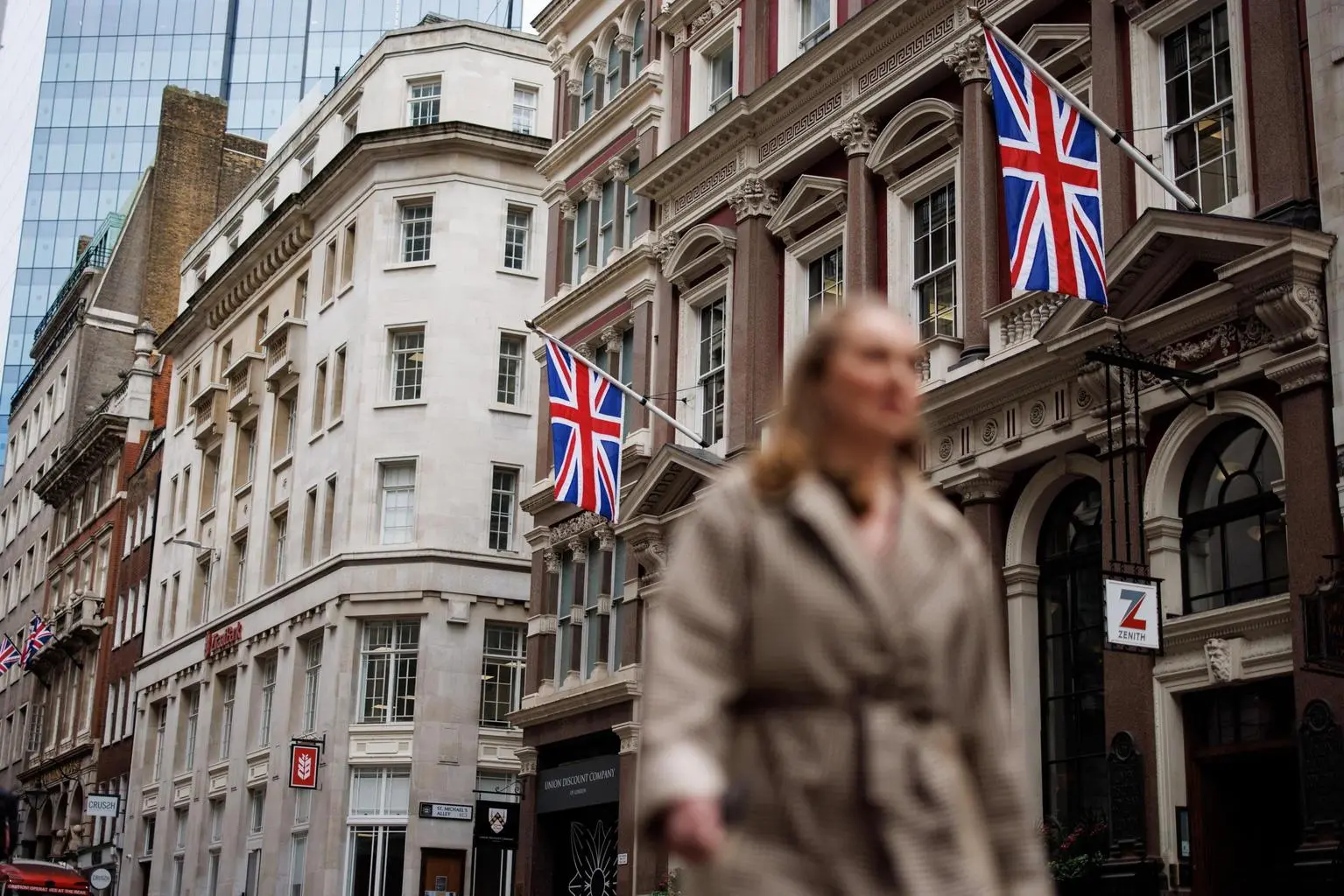 Borsa: l'Europa chiude poco mossa, Londra +0,57%