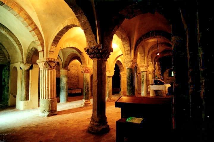 L'affascinante cripta dell'Abbazia di Rambona