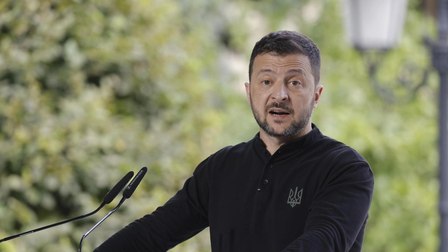 Zelensky, 'fondi militari Ue non siano bloccati'