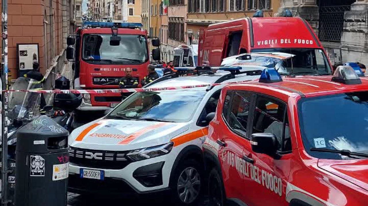 Esalazioni tossiche, l'intervento in via Rasella 3 a Roma