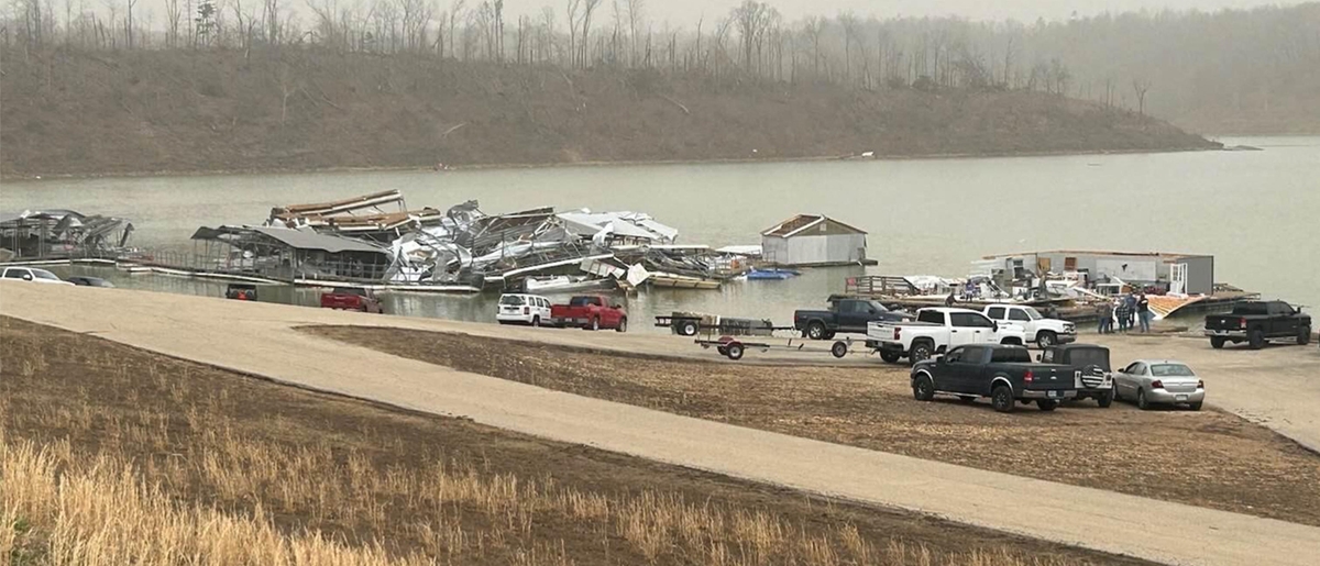 Usa: foto e video delle devastazioni causate dai tornado che hanno ucciso almeno 34 persone