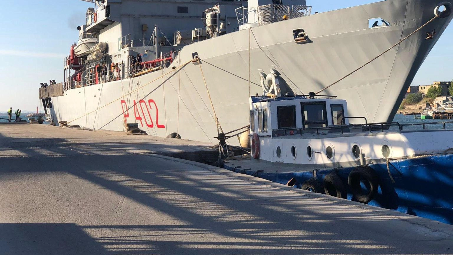 Arrivata in Albania la nave della Marina con 16 migranti