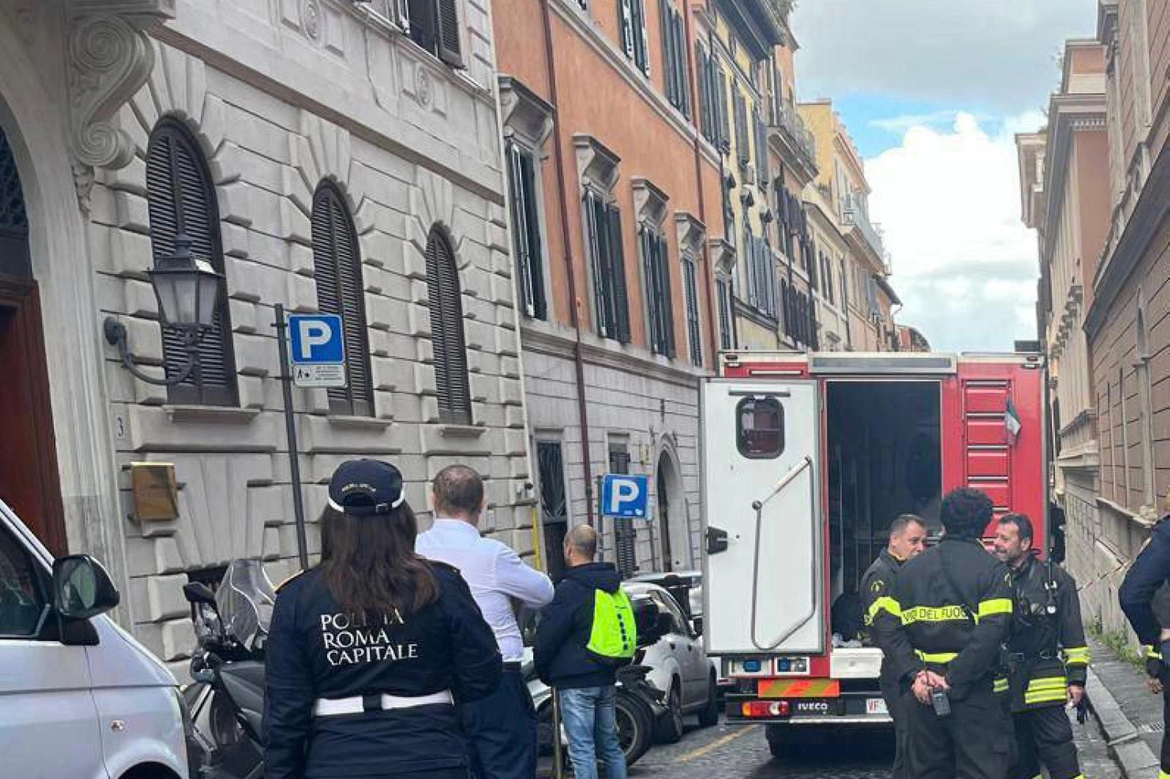 ++"Esalazioni tossiche", evacuato hotel in centro a Roma++