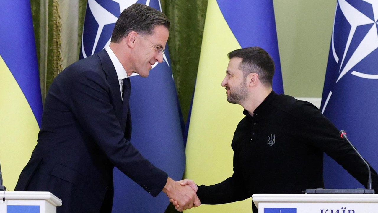 Il segretario generale della Nato Mark Rutte visita Kiev per rafforzare il sostegno all'Ucraina e sottolineare l'adesione futura alla Nato. Incidente con droni ucraini intercettati dalla Russia evidenzia tensioni.