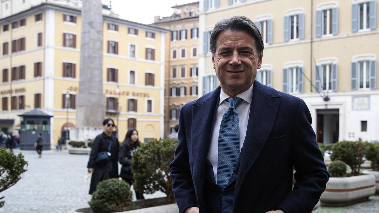 Giuseppe Conte del M5s critica la propaganda bellicista occidentale e accusa Meloni di fallimento nel negoziato con la Russia.