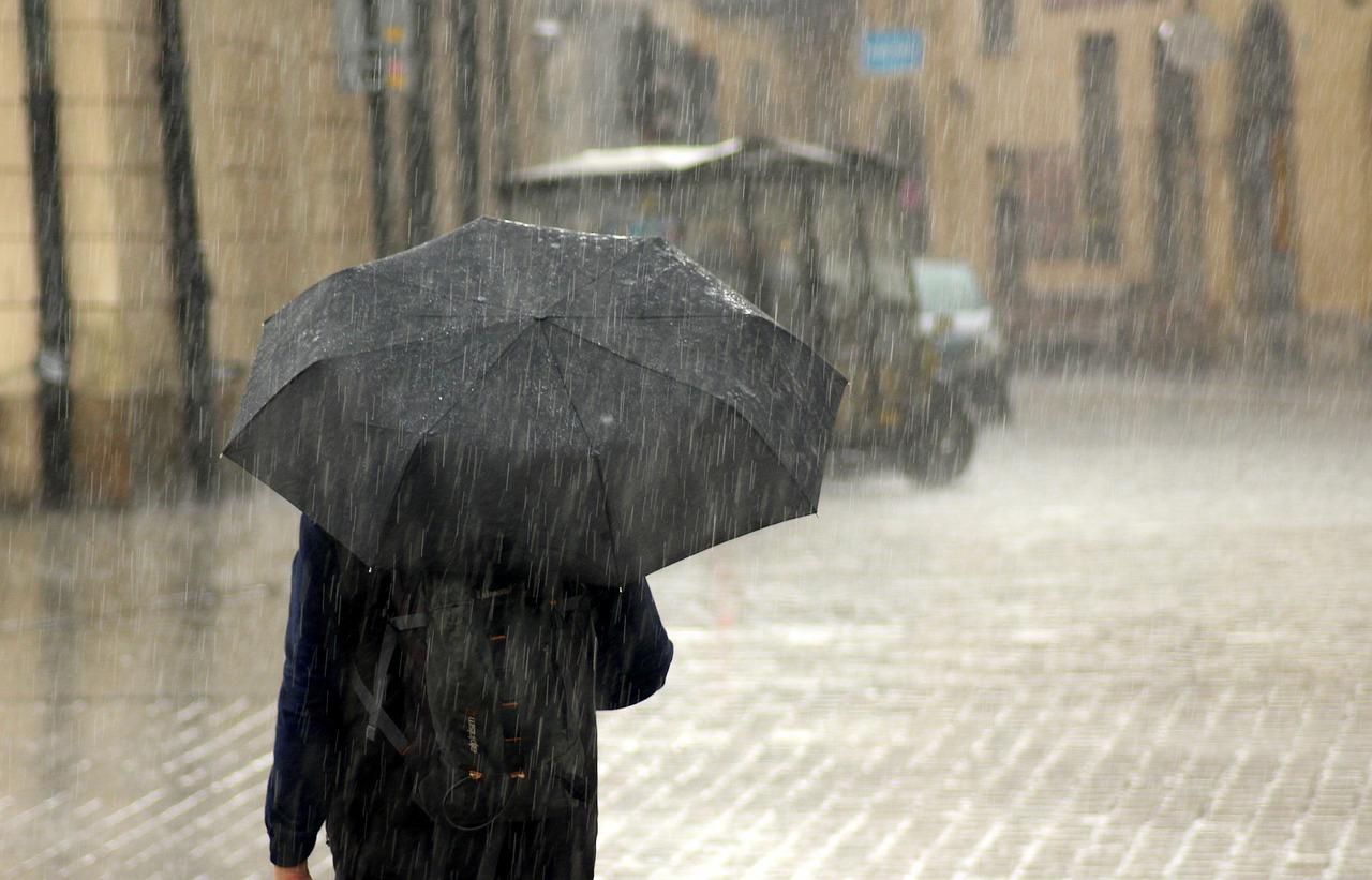 Primavera addio: in arrivo neve, vento e piogge forti. La mappa del maltempo e quanto durerà