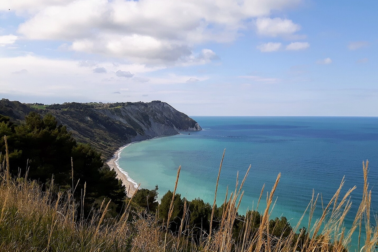 La spiaggia di Mezzavalle ad Ancona