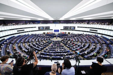 Come funziona il Parlamento europeo e qual è lo stipendio di un eurodeputato