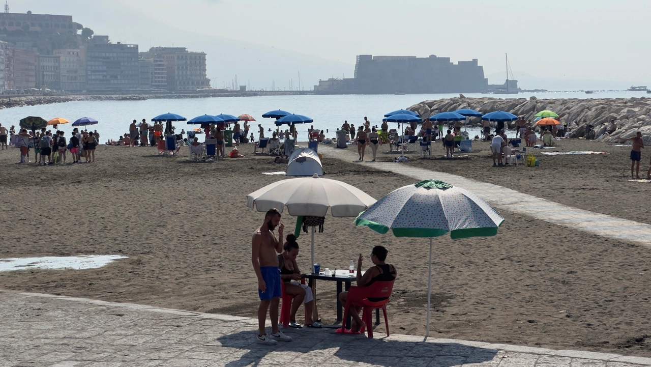 Balneazione vietata a Napoli