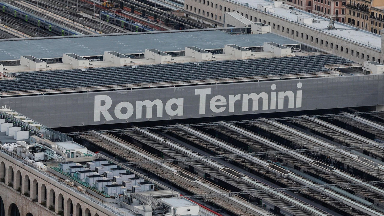 Una veduta della stazione di Roma Termini (Ansa/Giuseppe Lami)