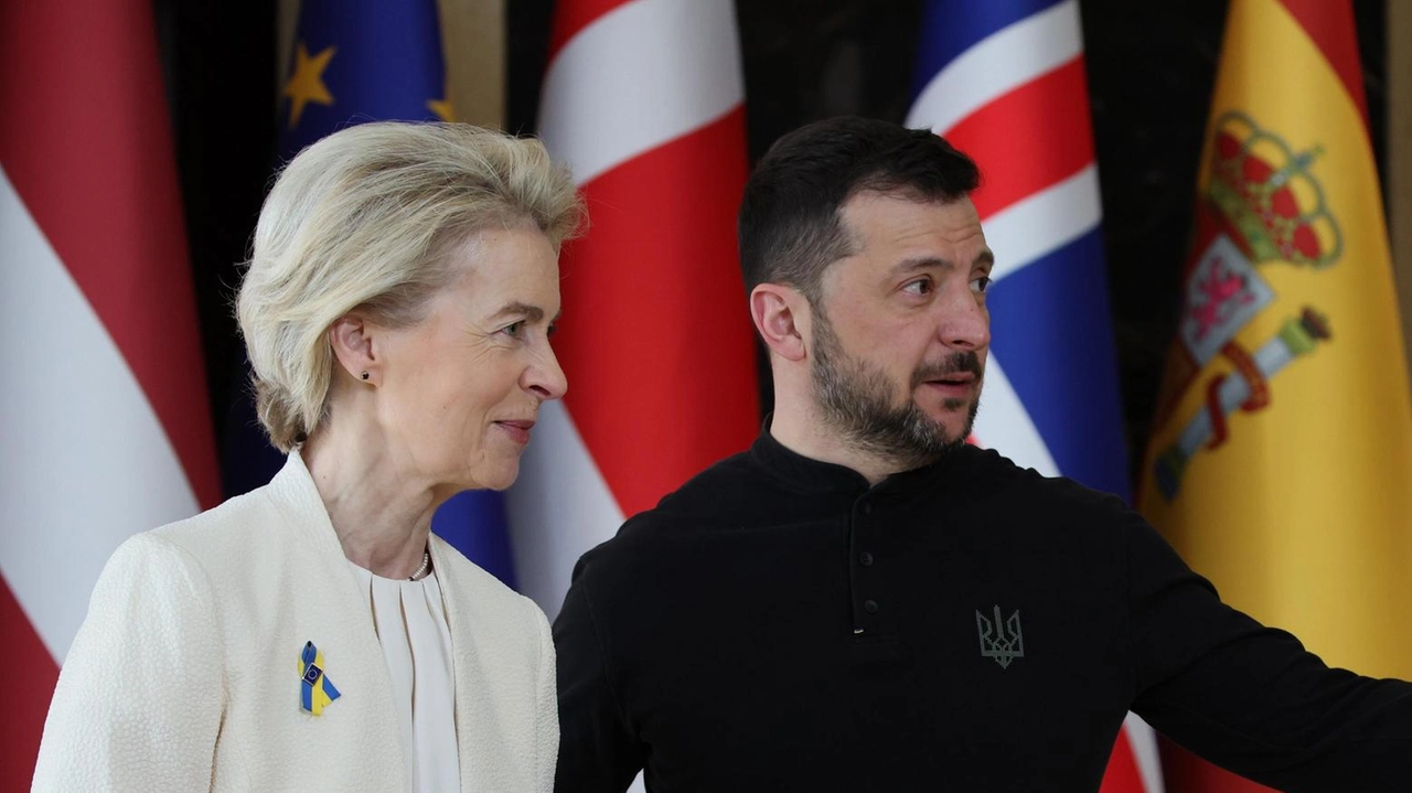 Ursula von der Leyen (66 anni) con Volodymyr Zelensky (47) a Kiev