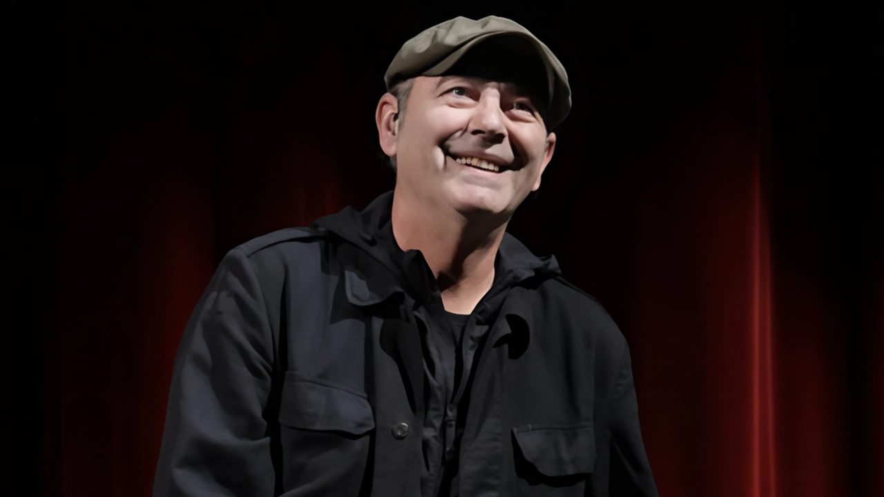 Luca Carboni, 62 anni, l’altra sera al Teatro Duse di Bologna