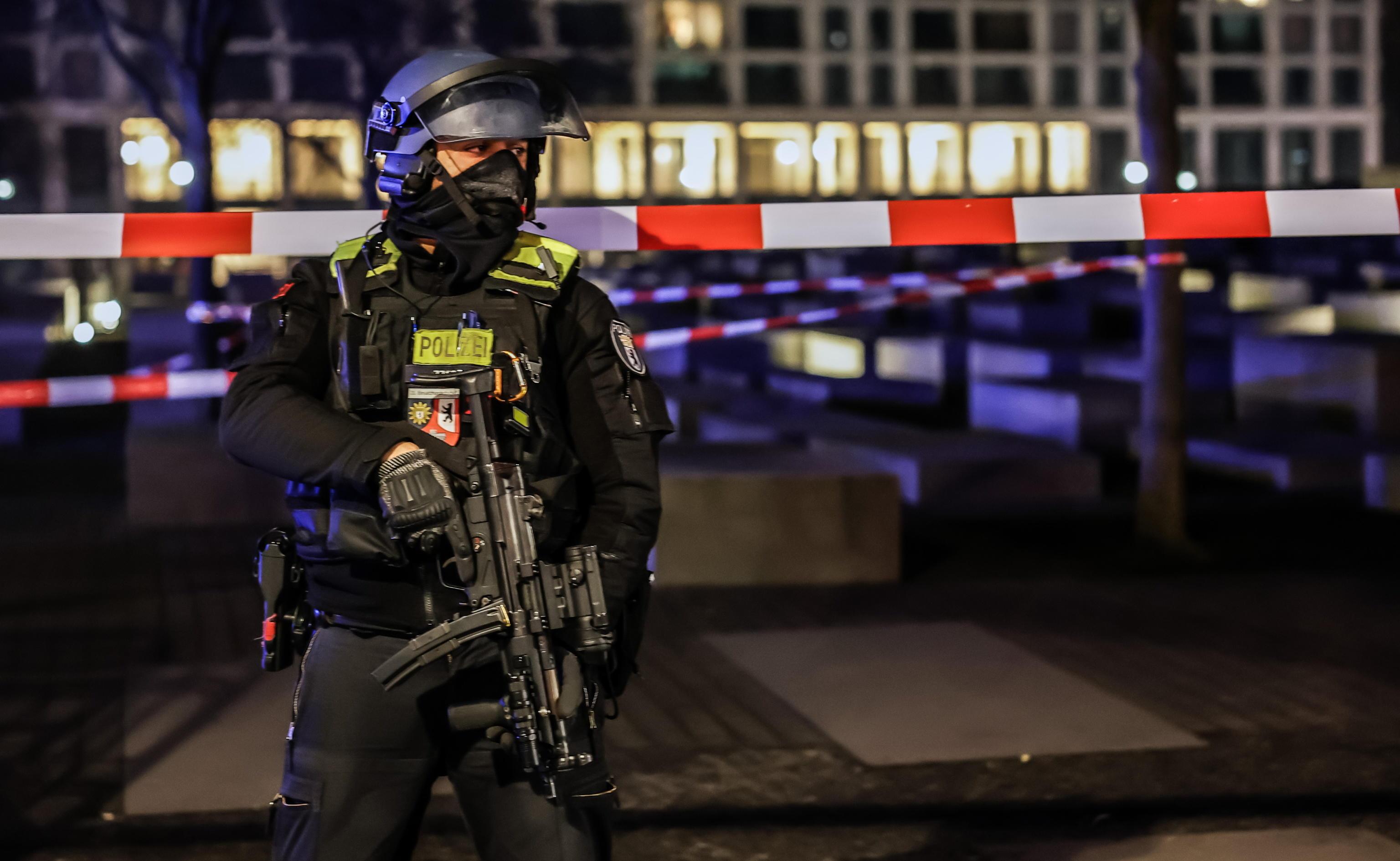 Attacco a Berlino: turista spagnolo accoltellato al Memoriale della Shoah. Arrestato l’aggressore