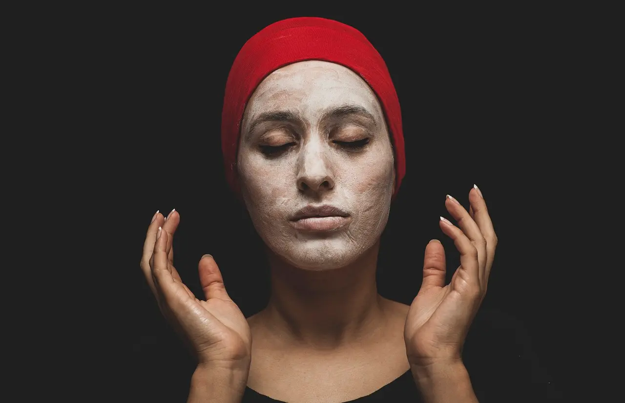 Brutti di sera, belli di giorno: la skincare che spopola sui social