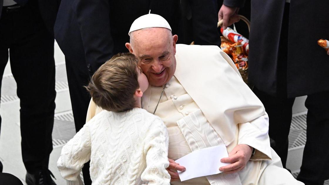 Papa condanna lo sfruttamento dei bambini e il lavoro minorile come 