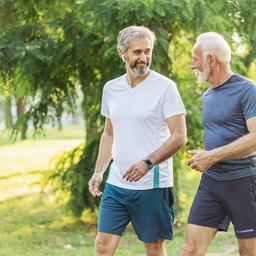 Camminata veloce e un buon sonno riducono il rischio di Alzheimer: ecco perché