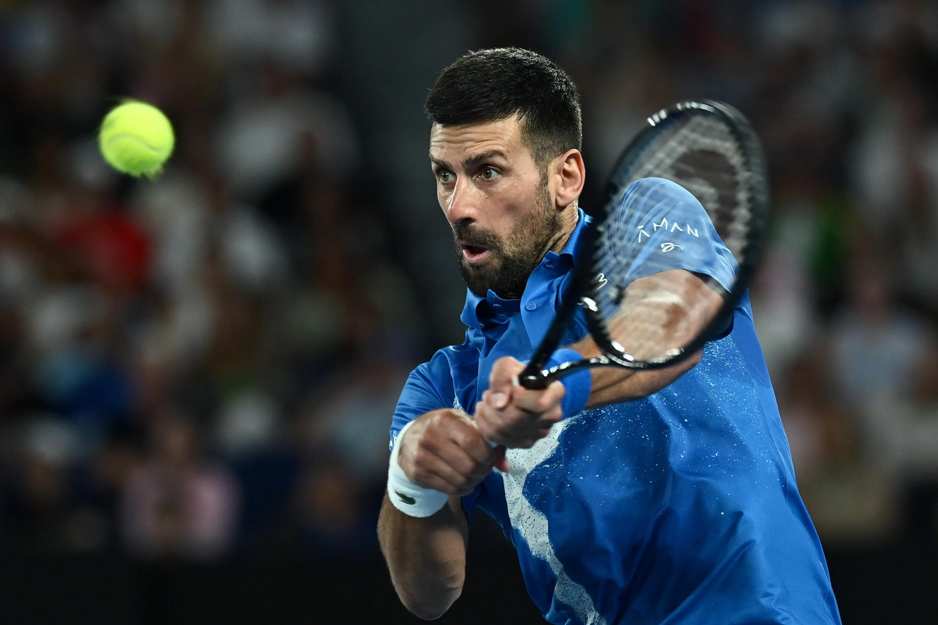 Australian Open, Djokovic più forte degli acciacchi e di Alcaraz