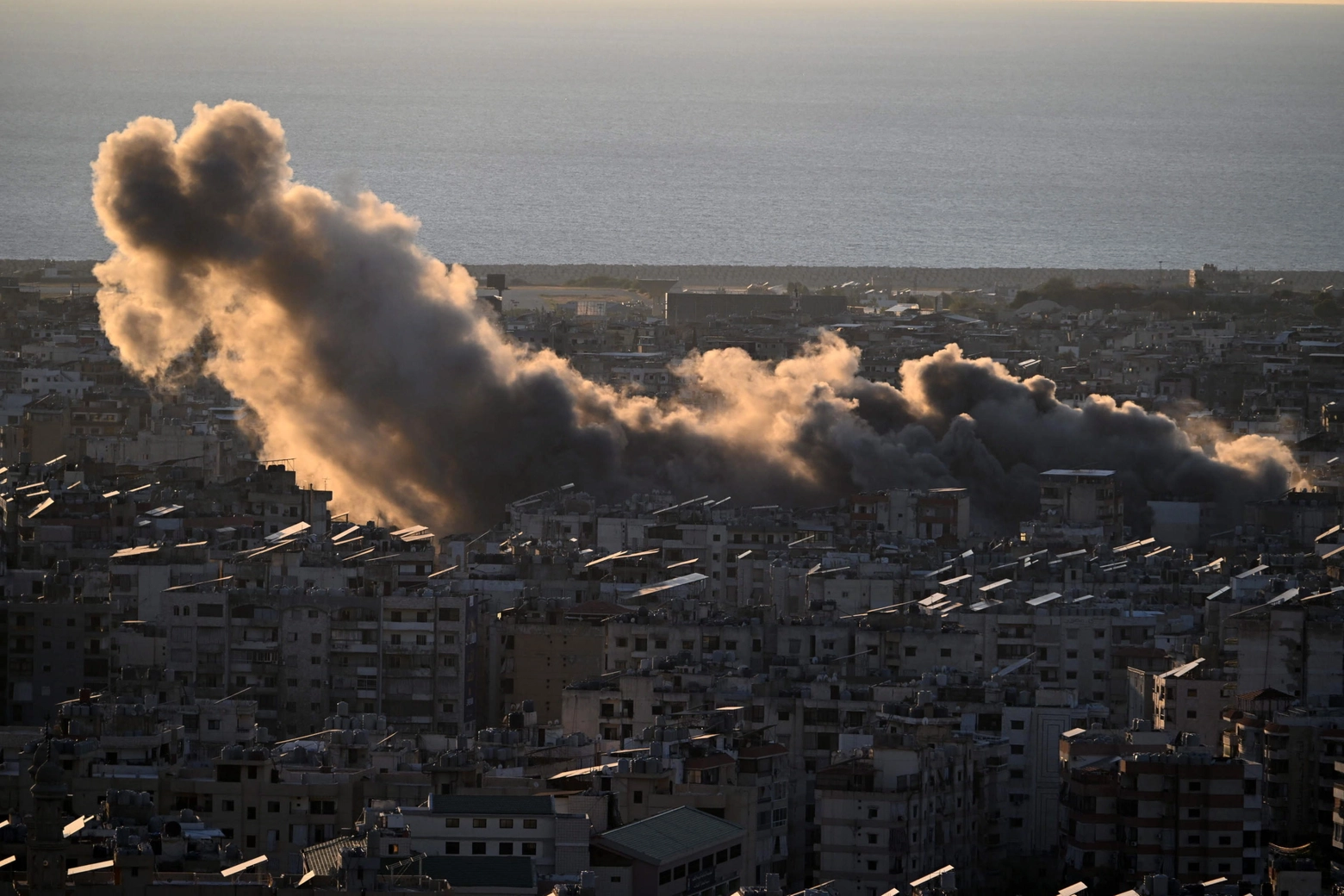 Bombardamento israeliano su Dahieh, nei sobborghi sud di Beirut