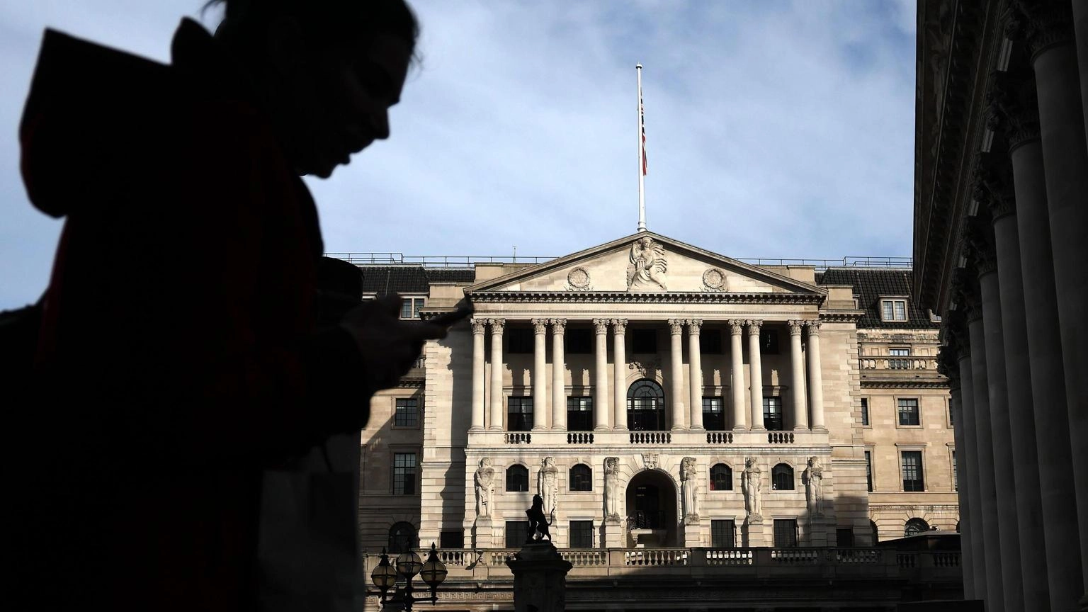 Bank of England lascia tassi d'interesse al 5,25%