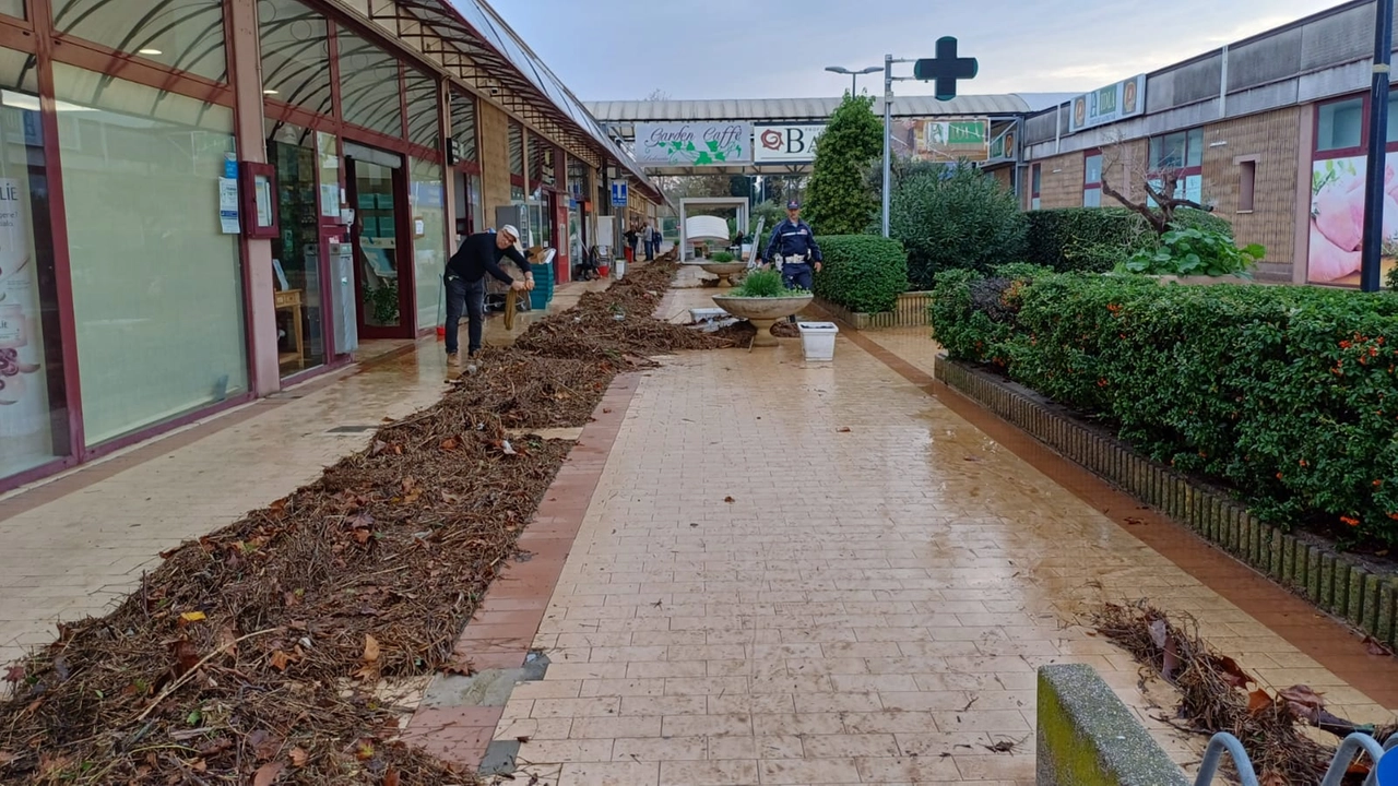 Chiuso il centro commerciale La Vallescaja a Cecina