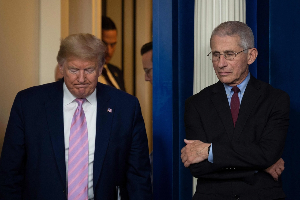 Donald Trump con Anthony Fauci, l'ex responsabile del National Institute of Allergy and Infectious Diseases