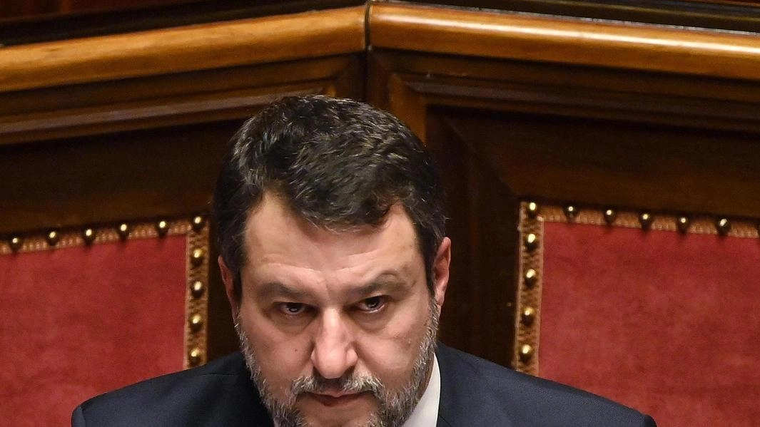 La Lega presenta una proposta di legge per uscire dall'OMS, sostenuta da Salvini per finanziare sanità italiana.