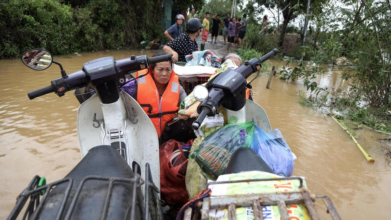 Tifone Yagi mette in ginocchio il Vietnam: almeno 143 morti