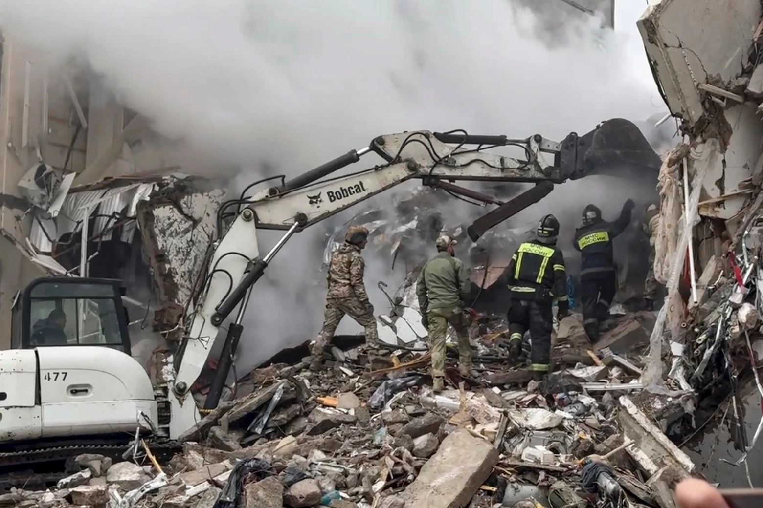 Un edificio distrutto dopo l'attacco delle forze ucraine a Belgorod