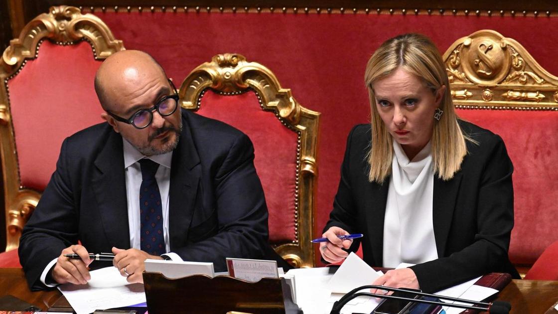 "Ministro sotto ricatto". Boccia al contrattacco. Sangiuliano in bilico e pensa all’esposto