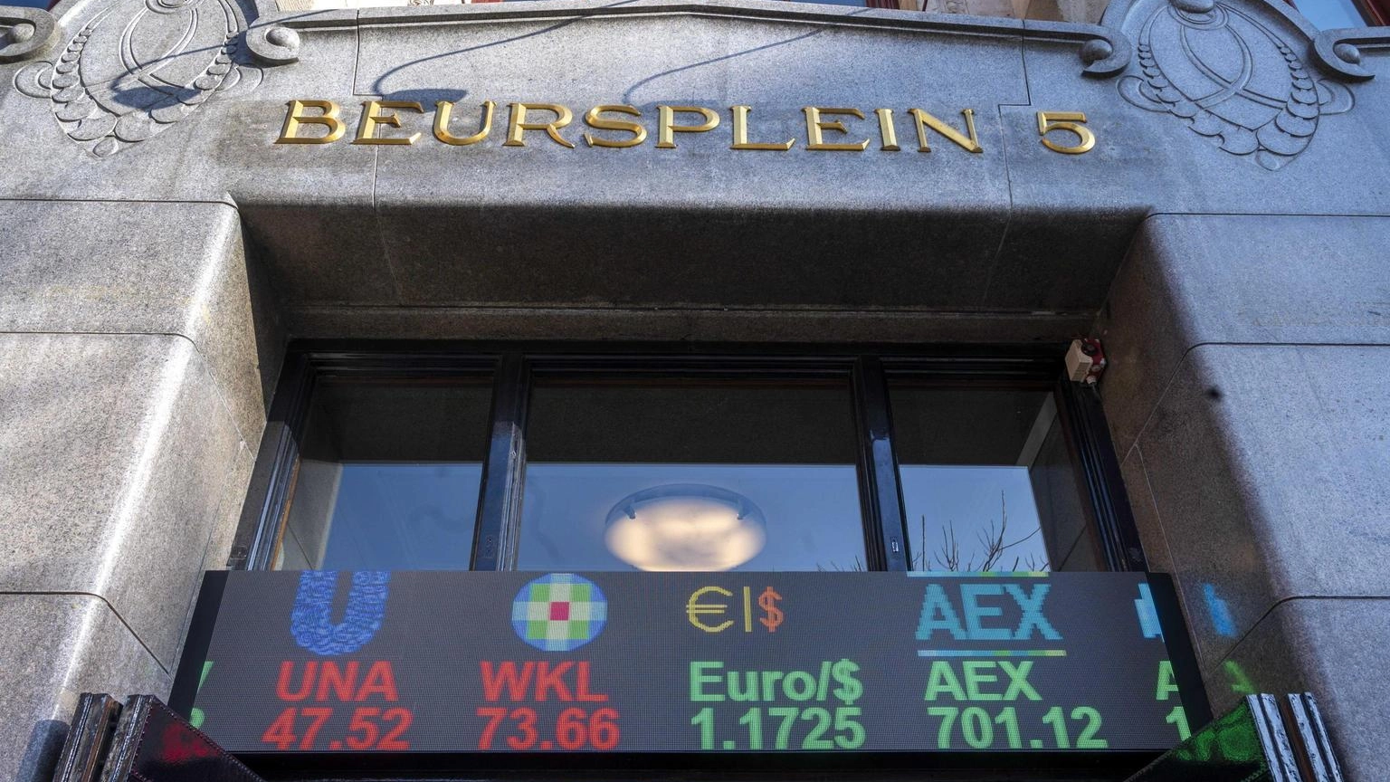 Borsa: l'Europa resta debole, Amsterdam e Milano -3%