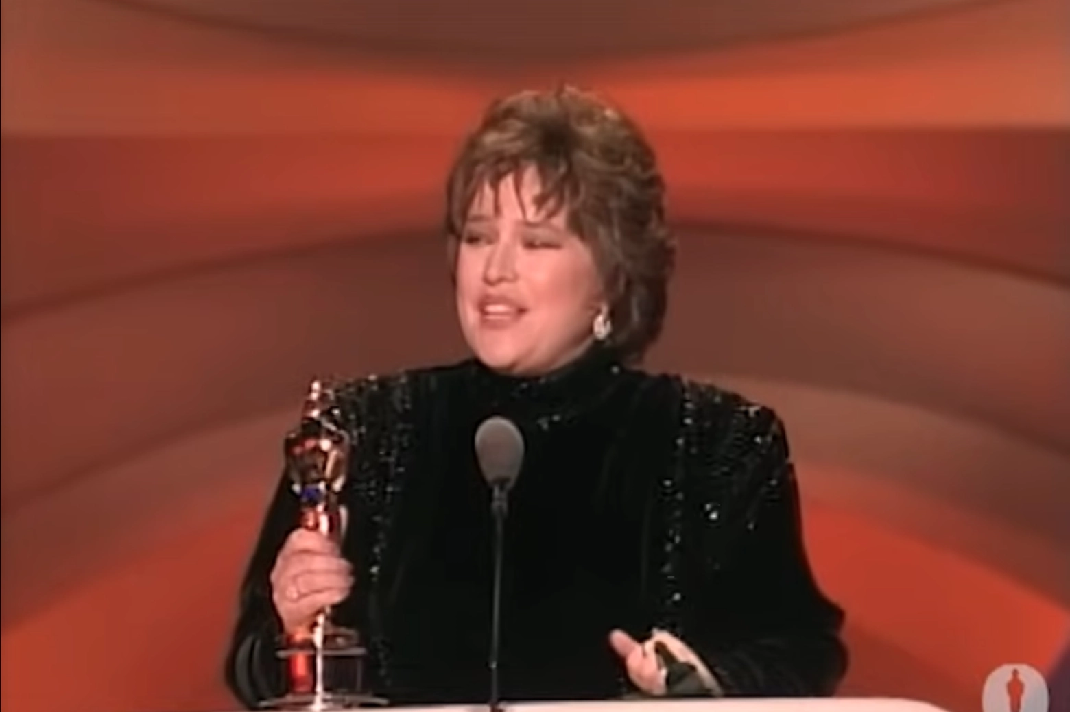 La Bates in un momento della cerimonia degli Oscar del 1990 quando vinse l'ambita statuetta come protagonista del film "Misery non deve morire"