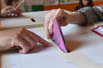 Voto di scambio a Napoli: 30 euro a scheda, 20 per il ballottaggio. Sette arresti legati ai clan