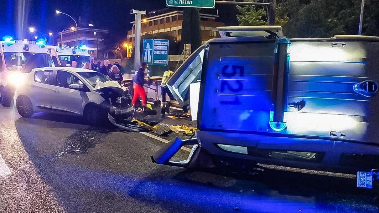 Auto travolge tre agenti della Municipale. Al volante un carabiniere  ubriaco