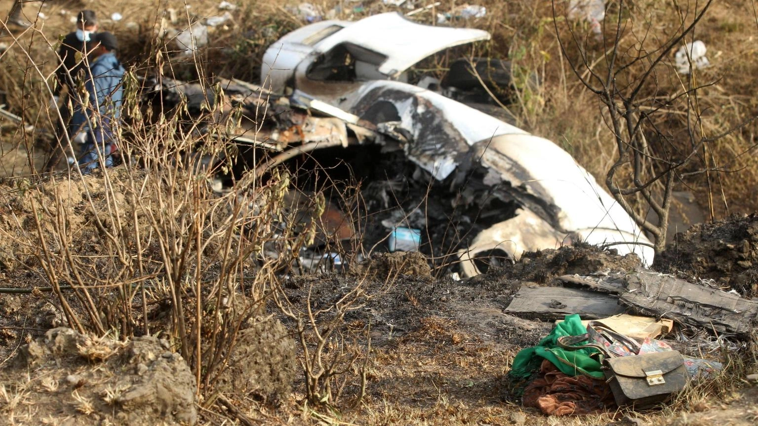 Aereo si schianta con 19 a bordo in Nepal, diversi morti