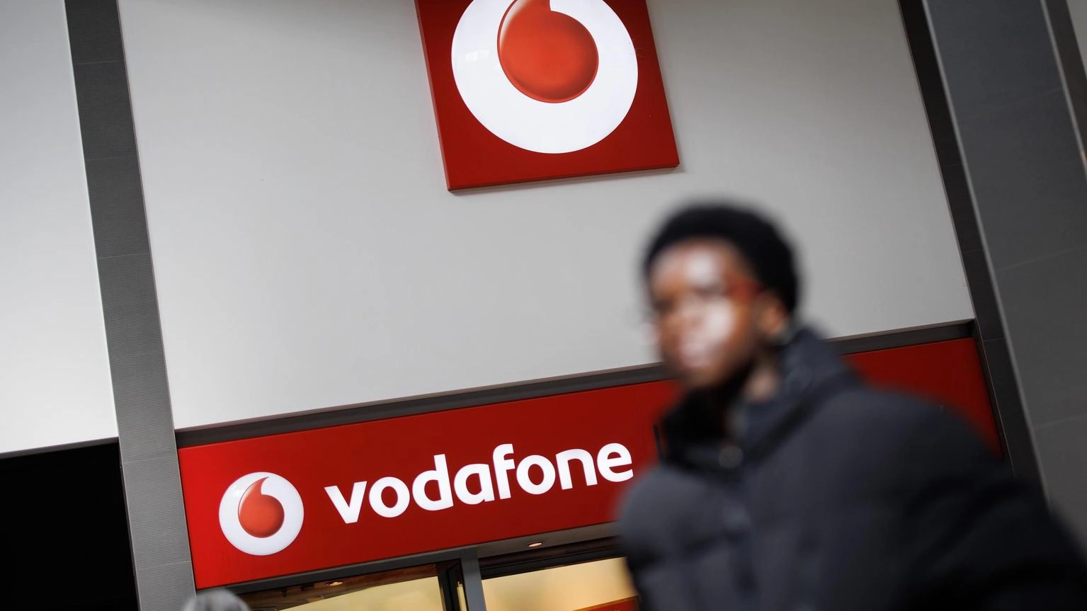 Bisio si dimette da ad Vodafone Italia dal 15 novembre