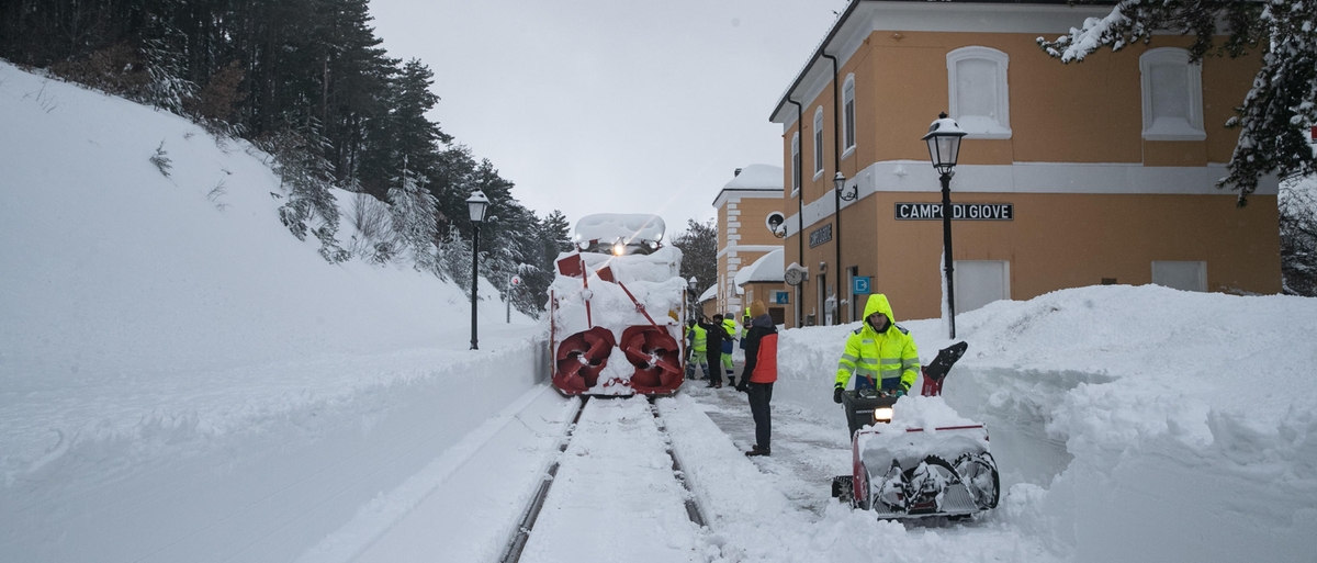 Le previsioni meteo fino a Capodanno e all’Epifania: anticiclone, poi ipotesi gelo e neve con una “manovra a tenaglia” sull’Italia