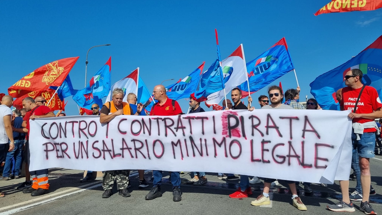 Una protesta contro i contratti pirata