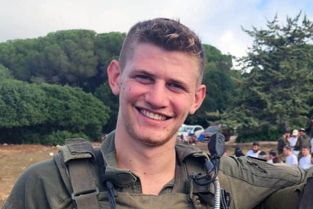 Eitan Itzhak Oster, 22 anni, capitano dell'esercito israeliano, prima vittima nel Sud del Libano (Idf)