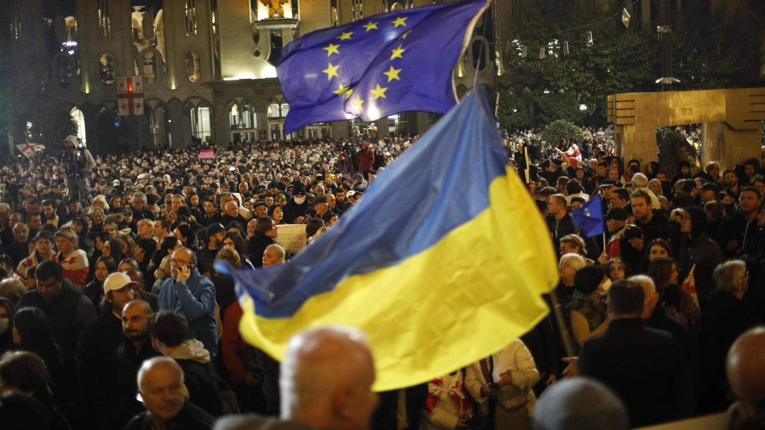 Migliaia in piazza a Tbilisi contro il risultato delle elezioni