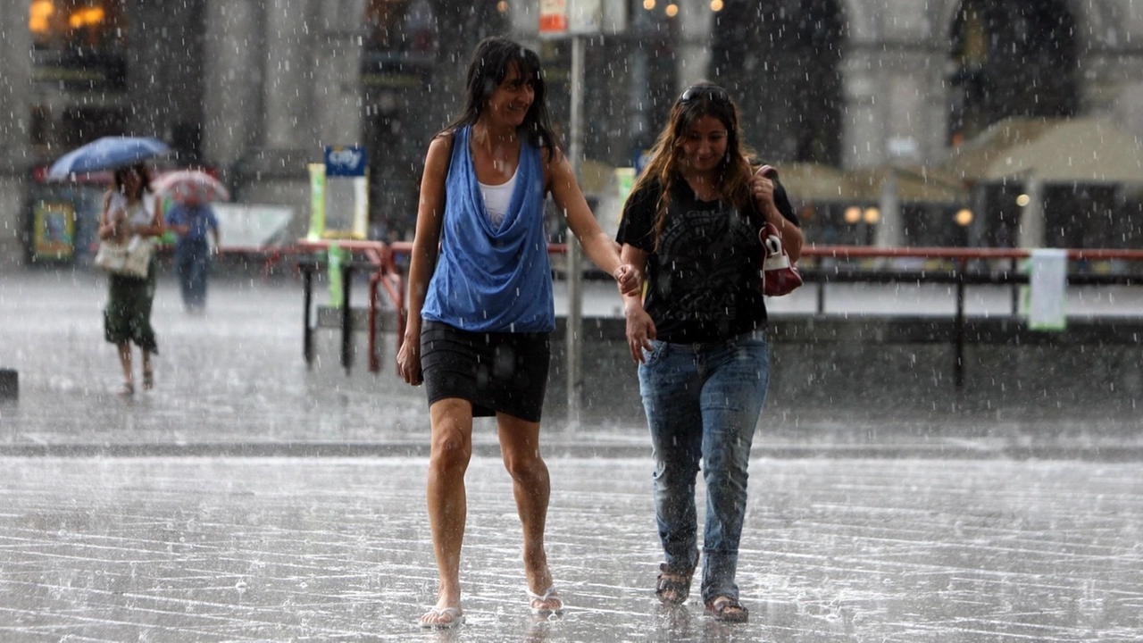 Il caldo ha le ore contate: temporali nel weekend. Allerta gialla al Nord: dove