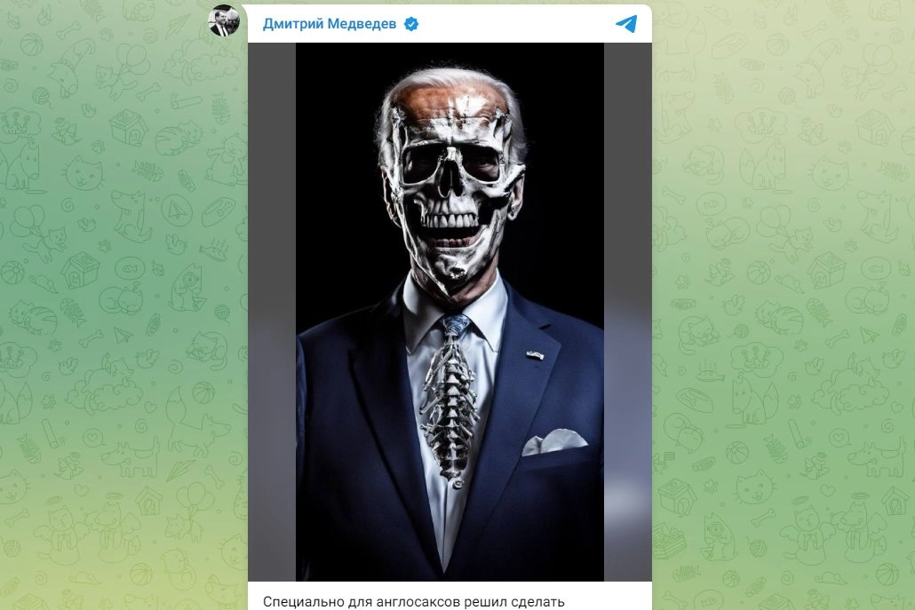 L'immagine scelta da Dmitry Medvedev per il suo canakle Telegram in inglese: il presidente degli Stati Uniti Joe Biden con il volto sotto forma di un teschio