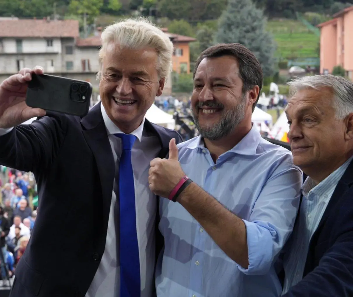 Pontida e la manovra. La linea di Salvini:: "Chi farà i sacrifici?. Ora tocca alle banche"