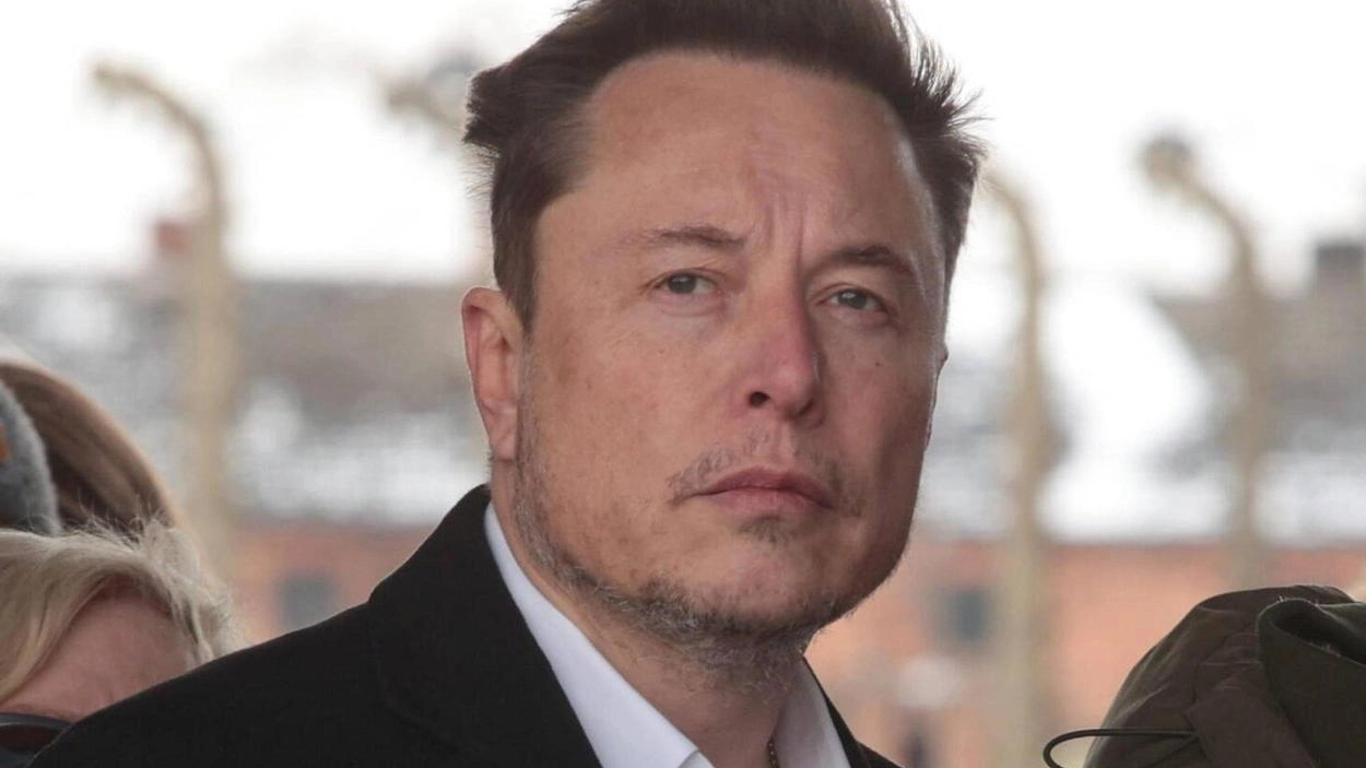 Il commissario Ue Breton richiama X sulla moderazione dei contenuti prima del live tra Musk e Trump. X accusa Breton di paternalismo, Musk replica ironicamente. Trump torna su X, dichiarando di non voler essere silenziato.