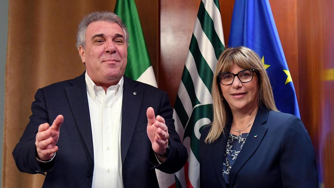 La nuova Cisl di Fumarola: "Non ho pregiudizi su Cgil e Uil". Ma Landini contrattacca Meloni