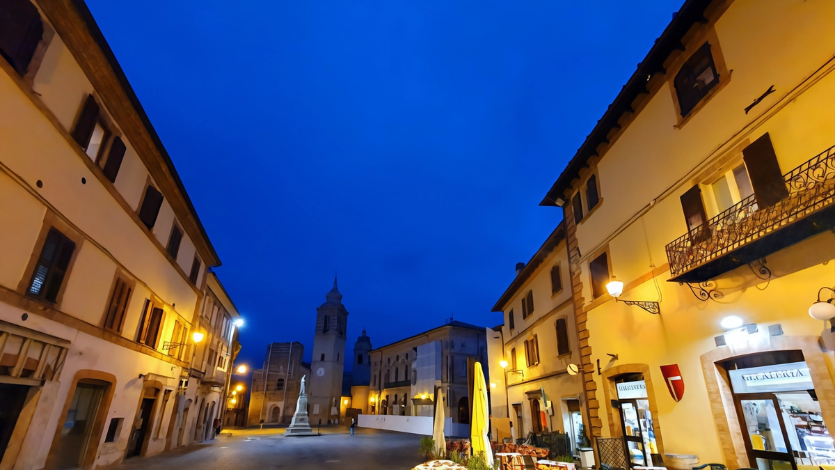 Quattro passi a San Ginesio. Il balcone dei Sibillini